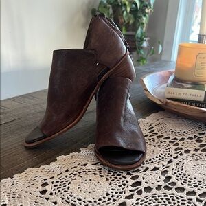 Elegant Brown Leather Women's Shoes